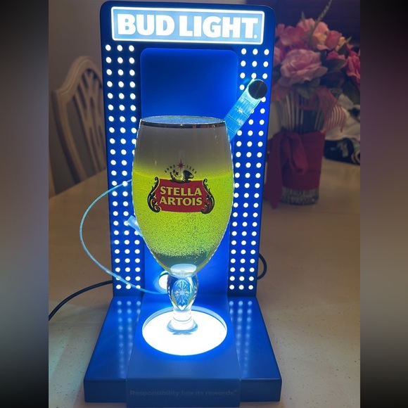 Neon light display beer holder with fake beer with foam in a Stella glass - Picture 3 of 14